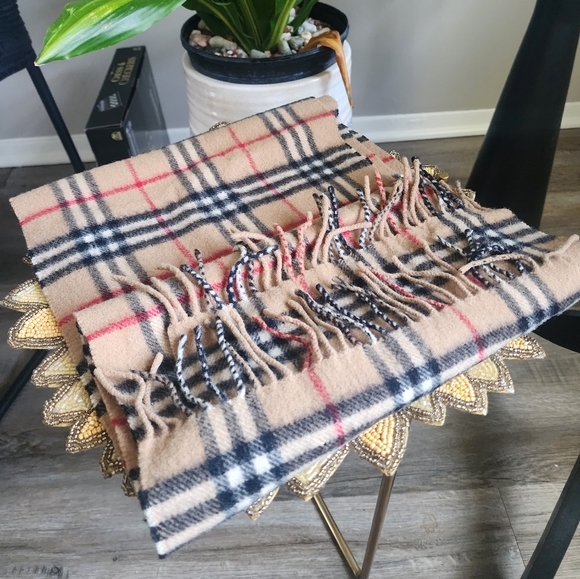 Burberry Accessories - Authentic Burberry London Lambswool Scarf